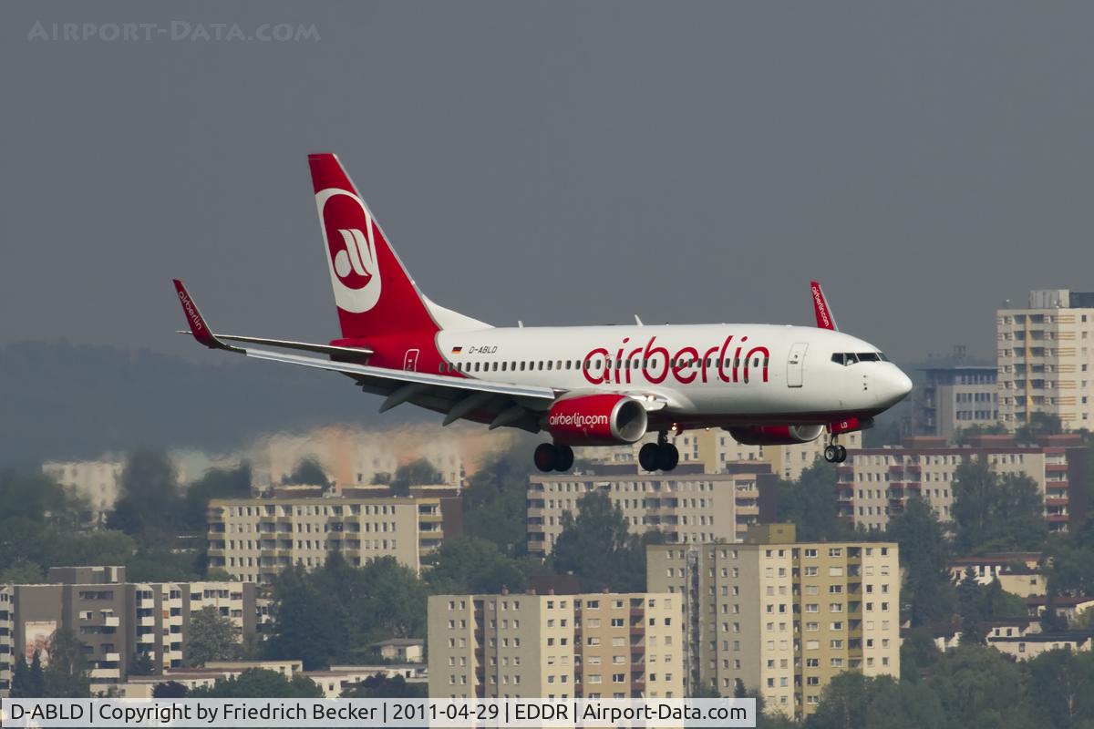 D-ABLD, 2008 Boeing 737-76J C/N 36117, on final RW09