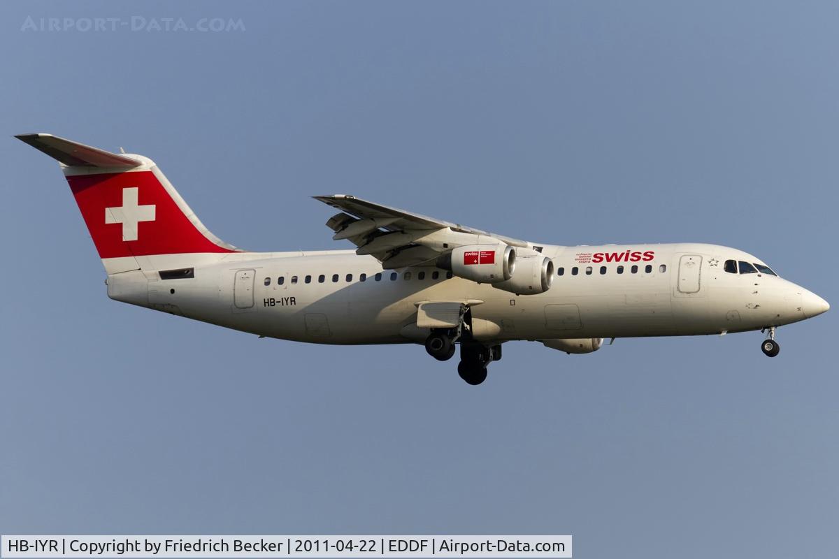 HB-IYR, 2001 British Aerospace Avro 146-RJ100 C/N E3382, on final RW07R