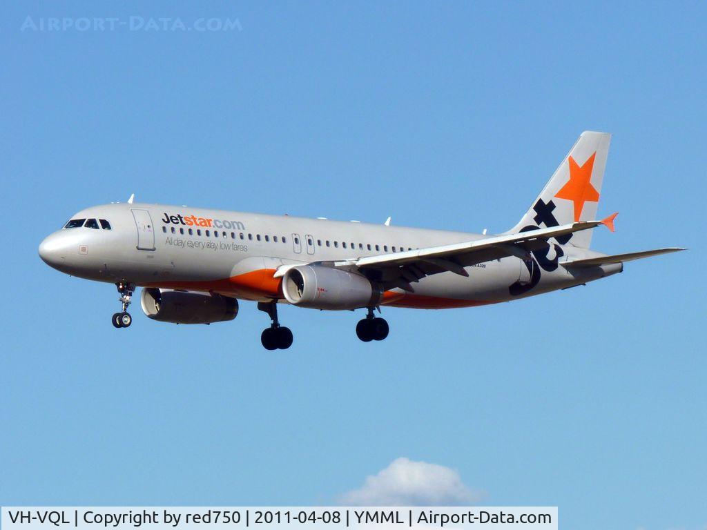 VH-VQL, 2006 Airbus A320-232 C/N 2642, Victor Quebec Lima approaching runway 34, Melbourne (Tullamarine).