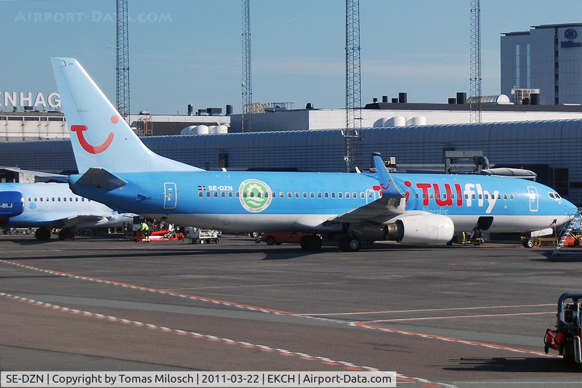 SE-DZN, 2002 Boeing 737-804 C/N 32903, 