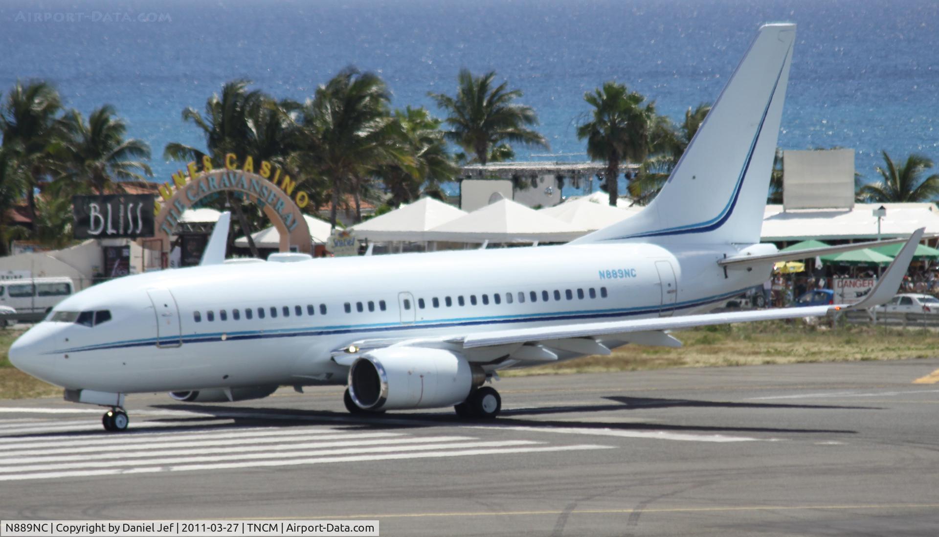 N889NC, 1999 Boeing 737-7AV C/N 30070, N889NC at the lines at TNCM for take off