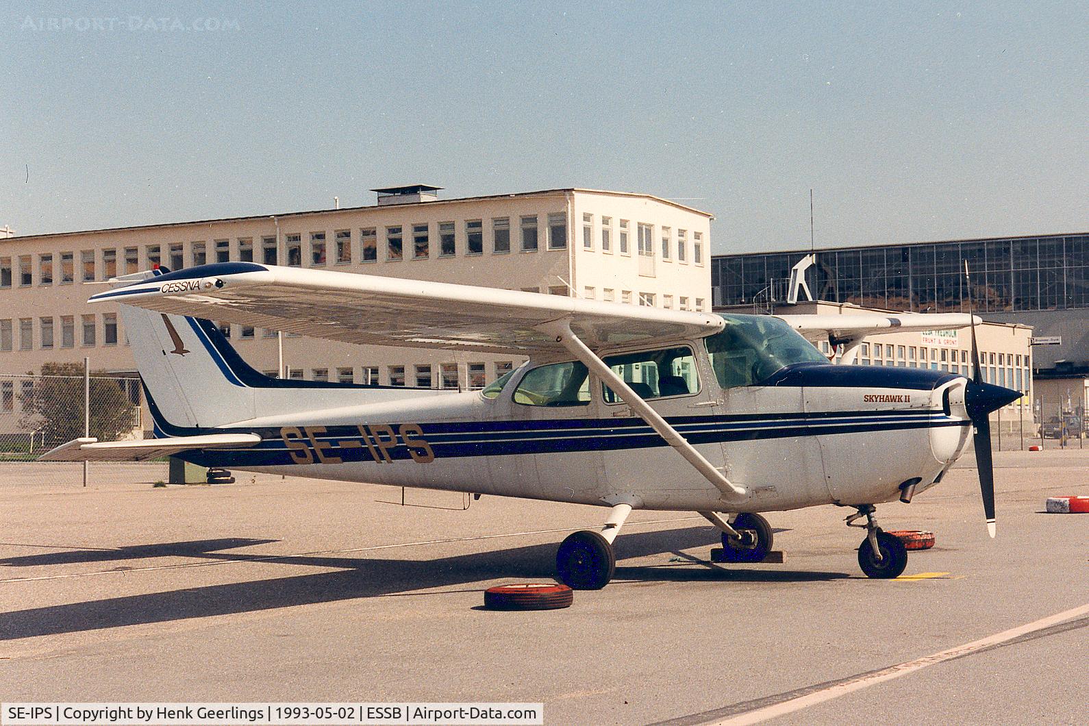 SE-IPS, Cessna 172 C/N 172-75462, Bromma Airport