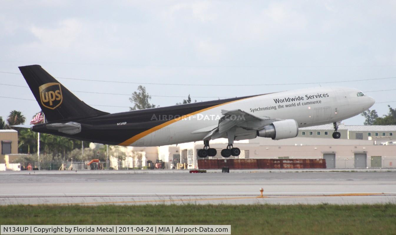 N134UP, 2001 Airbus A300F4-622R C/N 0817, UPS A300