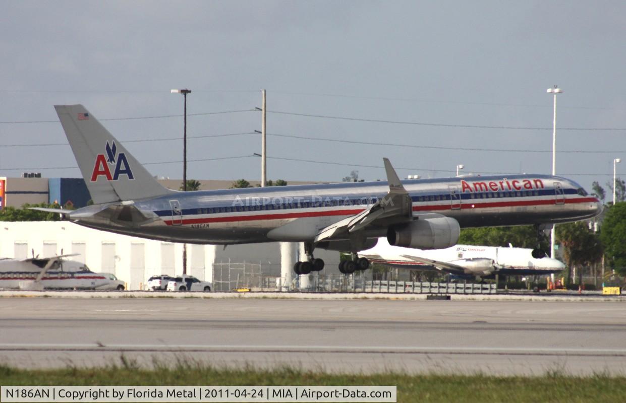 N186AN, 2001 Boeing 757-223 C/N 32380, American 757-200