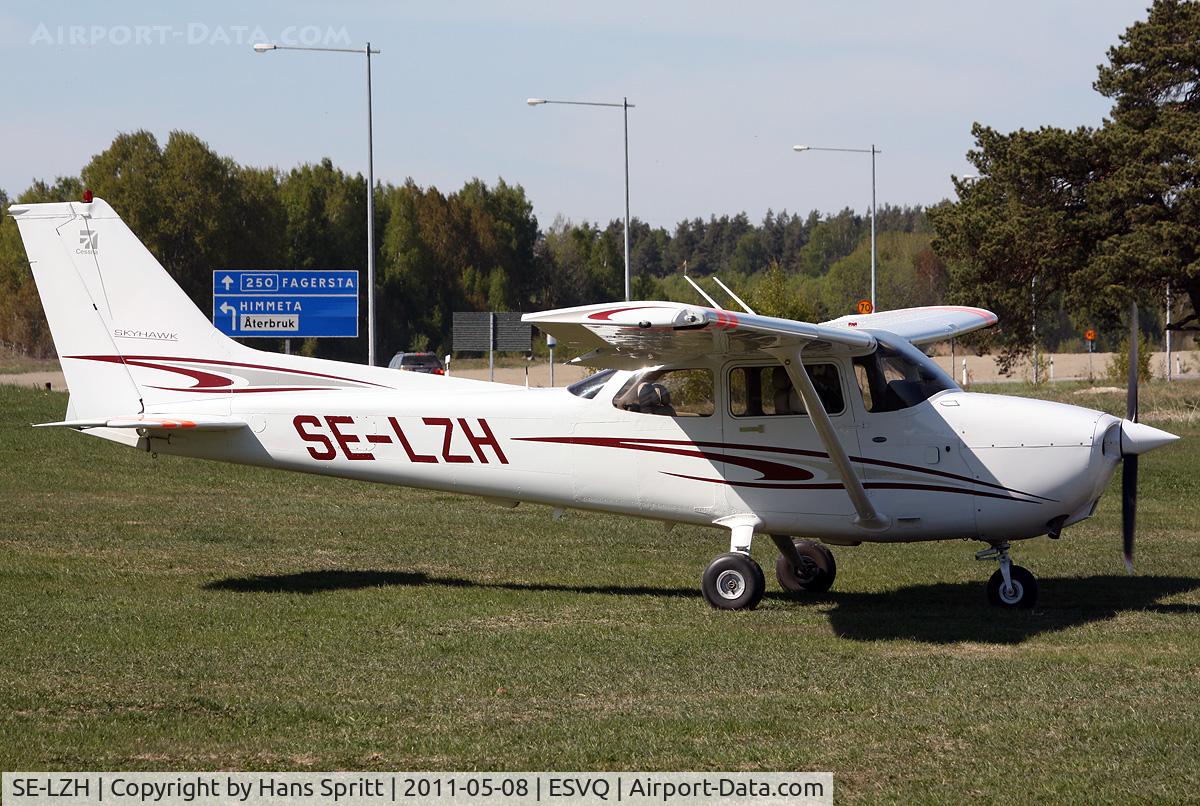 SE-LZH, 2006 Cessna 172R C/N 17281329, Ready for take off again