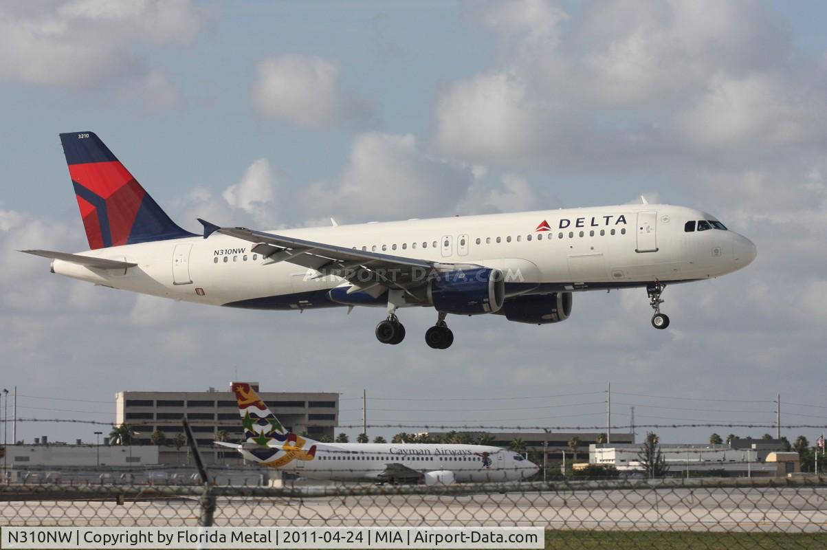 N310NW, 1990 Airbus A320-211 C/N 121, Delta A320