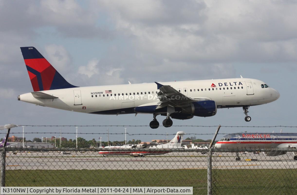 N310NW, 1990 Airbus A320-211 C/N 121, Delta A320