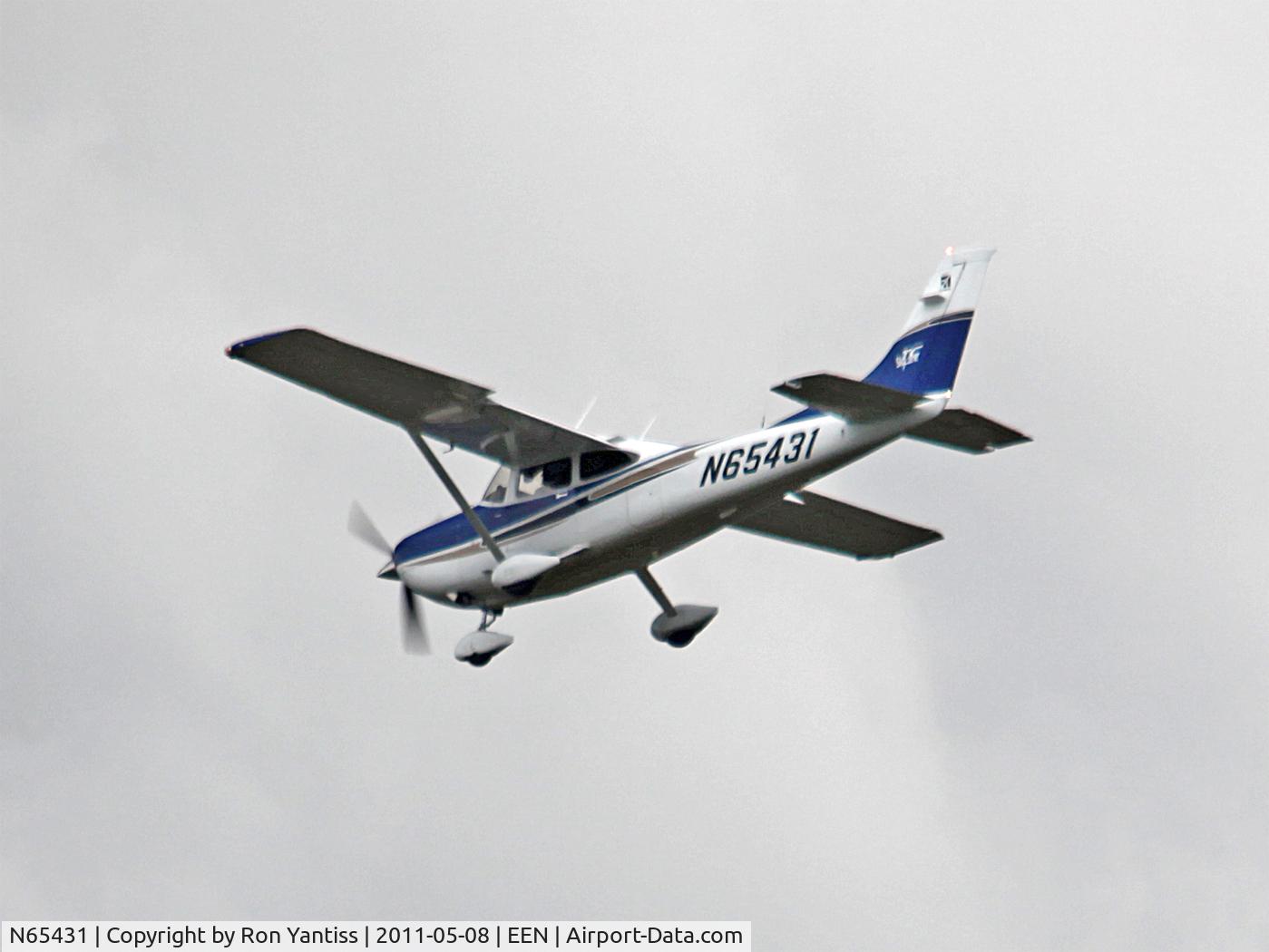 N65431, 2004 Cessna T182T Turbo Skylane C/N T18208302, On approach to Keene, NH