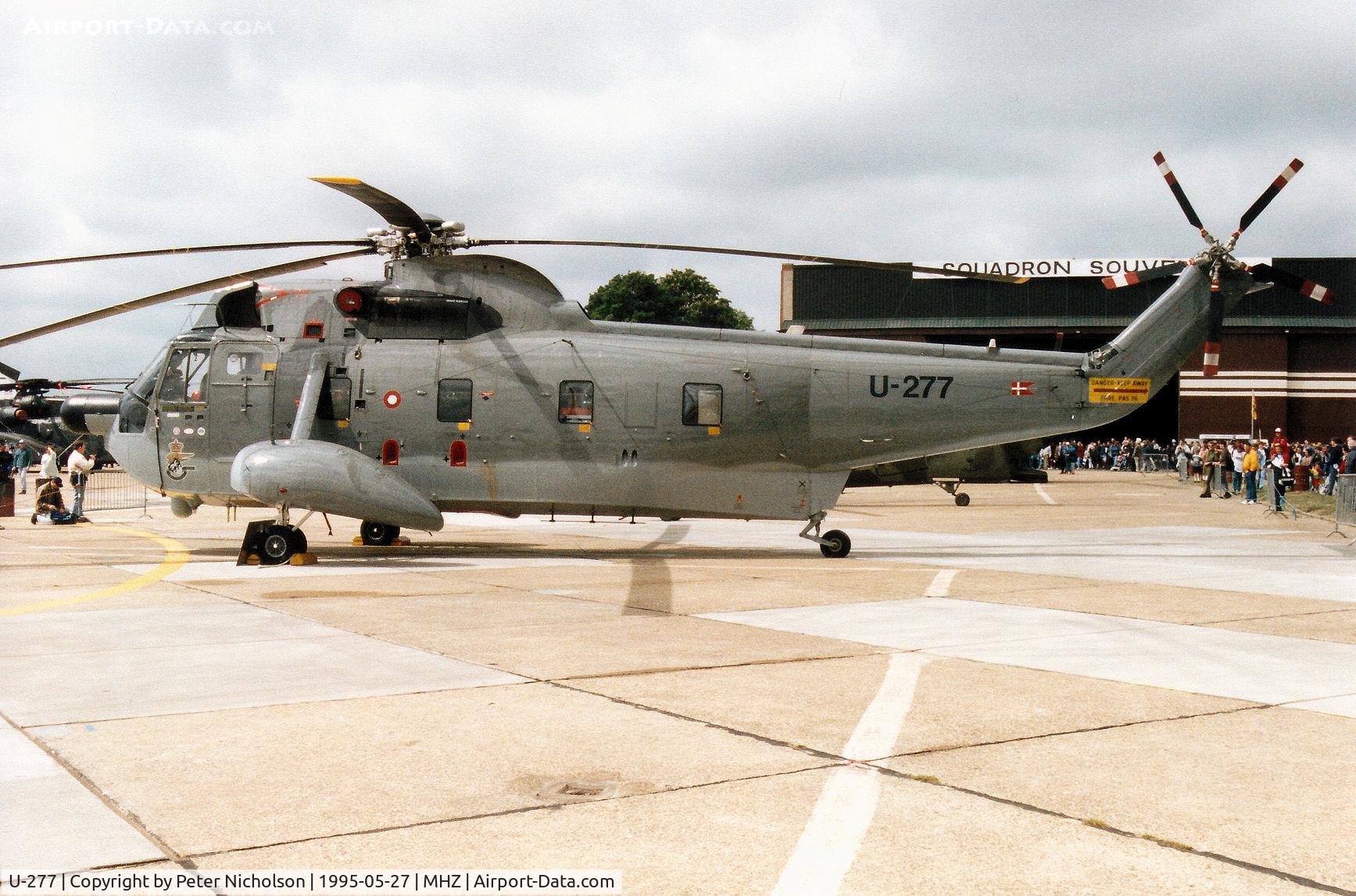 U-277, Sikorsky S-61A C/N 61277, S-61A Sea King of Eskradille 722 of the Royal Danish Air Force on display at the 1995 RAF Mildenhall Air Fete.