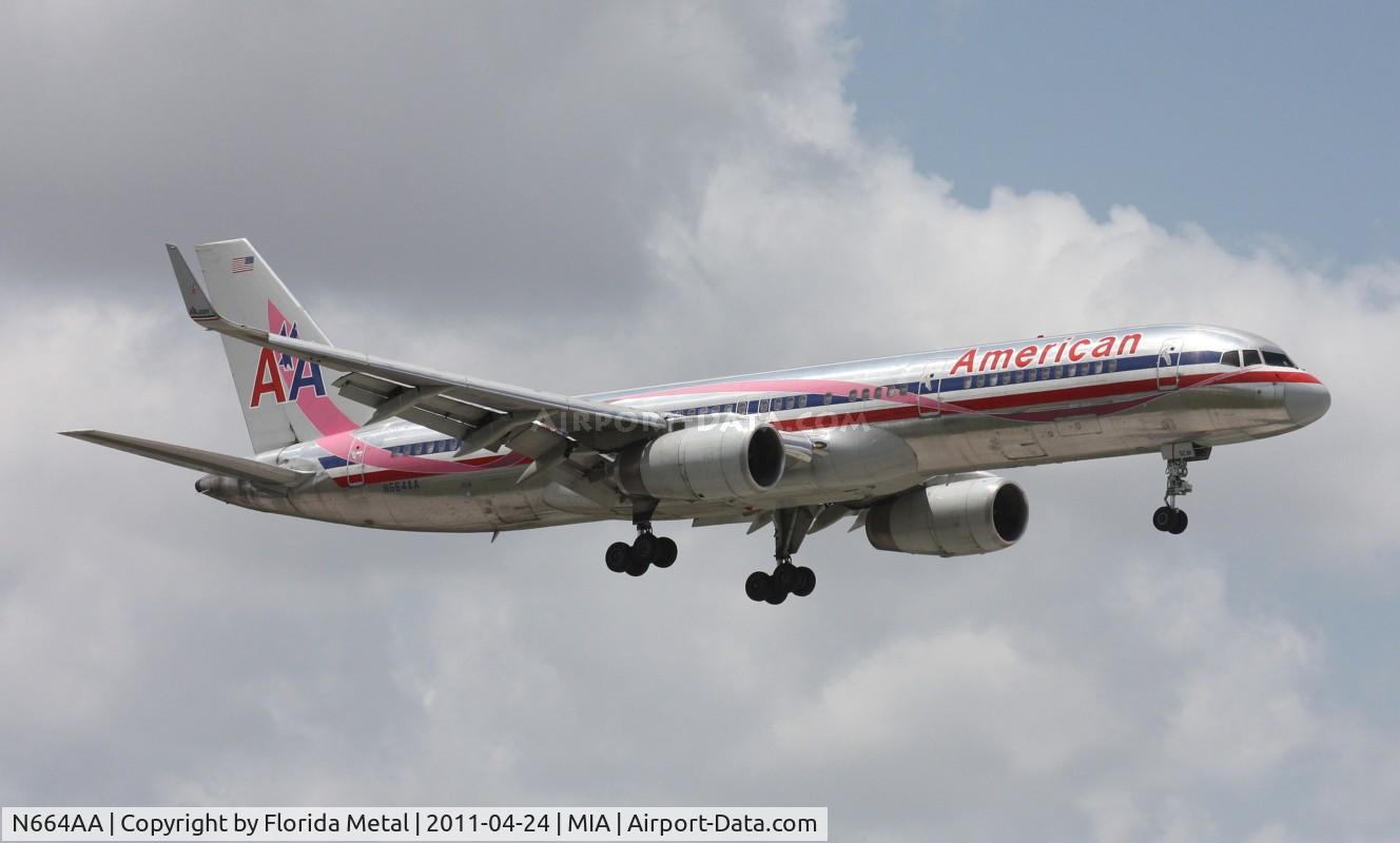 N664AA, 1992 Boeing 757-223 C/N 25298, Breast Cancer Awareness