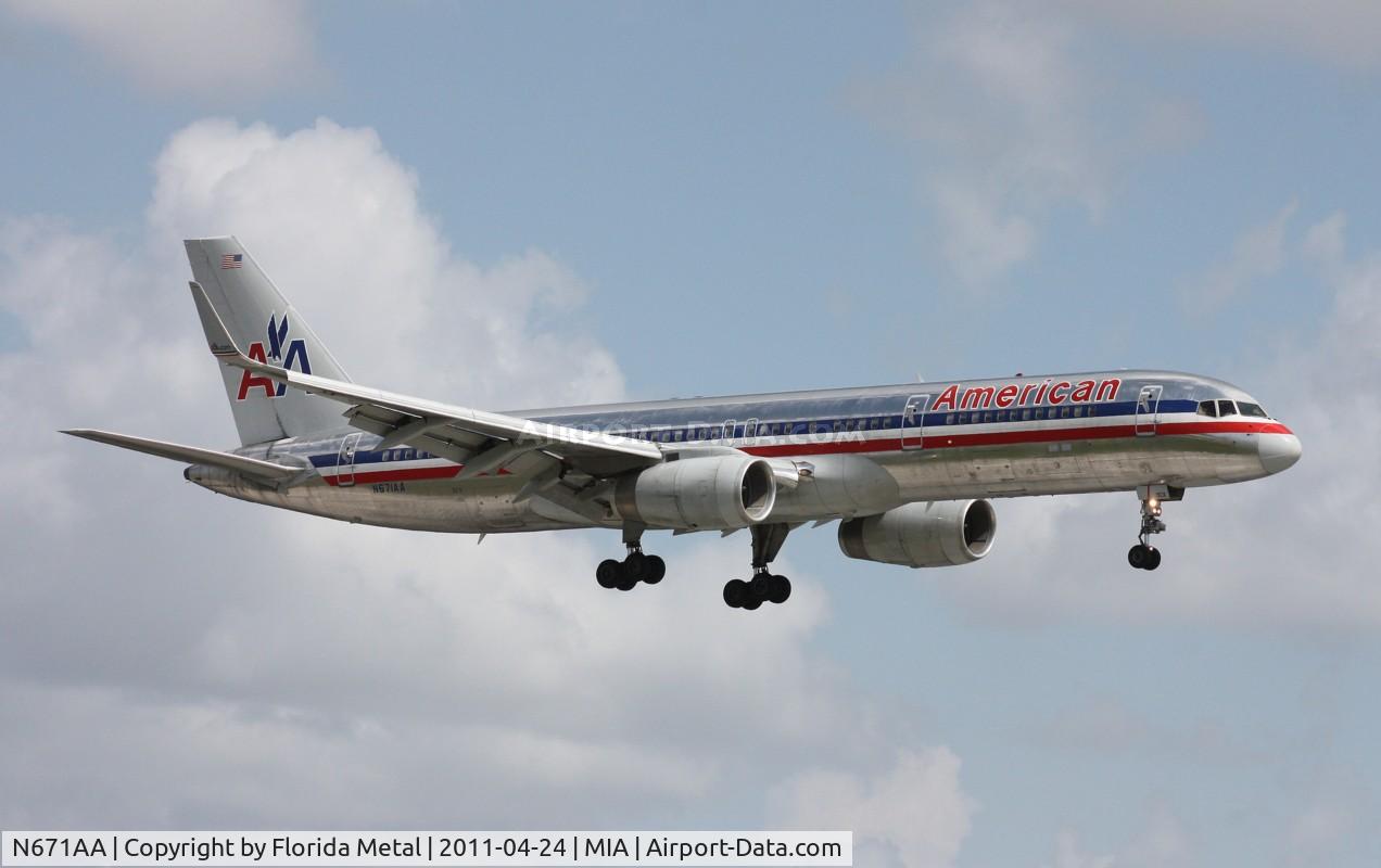 N671AA, 1992 Boeing 757-223 C/N 25336, American 757