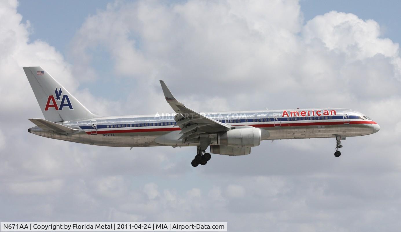 N671AA, 1992 Boeing 757-223 C/N 25336, American 757