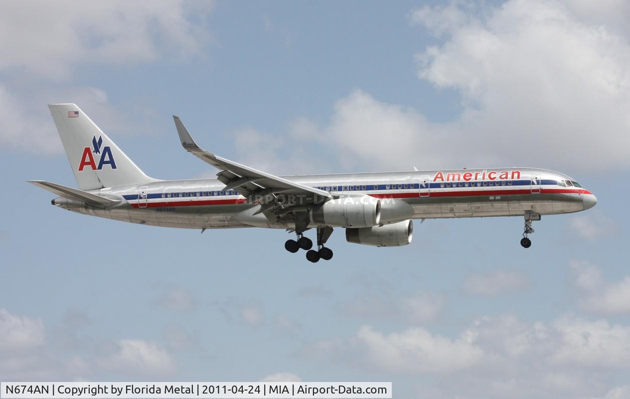 N674AN, 1998 Boeing 757-223 C/N 29424, American 757