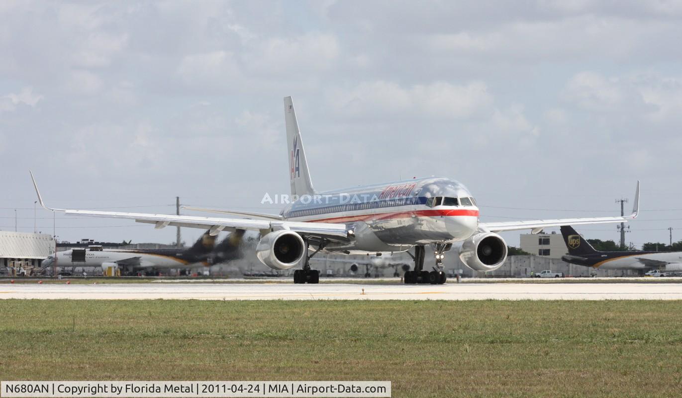 N680AN, 1999 Boeing 757-223 C/N 29590, American 757