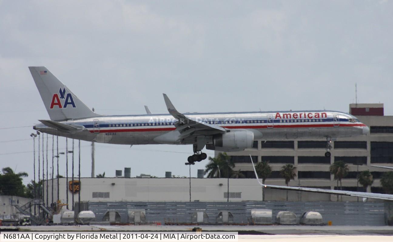 N681AA, 1992 Boeing 757-223 C/N 25338, American 757