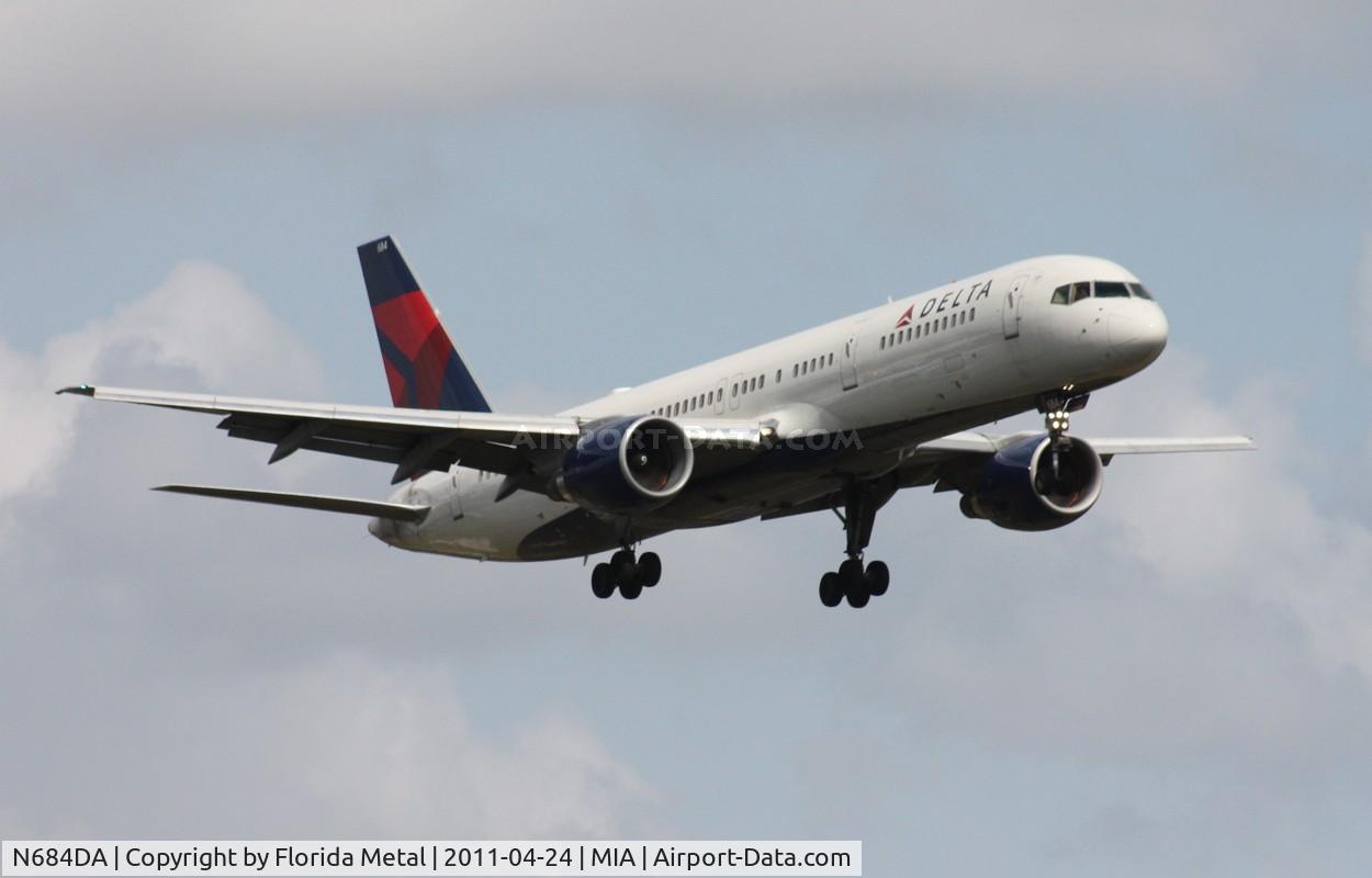 N684DA, 1993 Boeing 757-232 C/N 27104, Delta 757