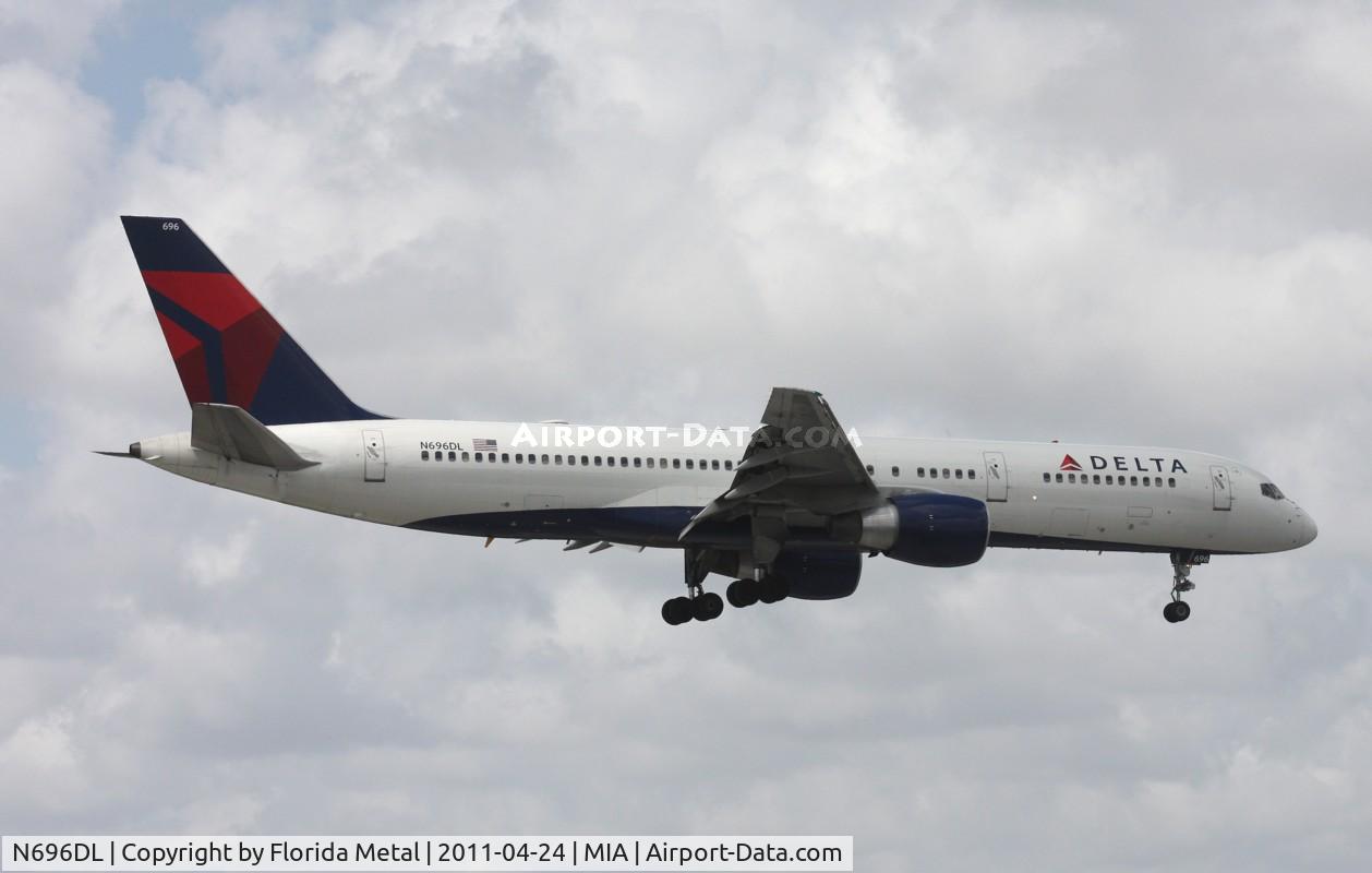 N696DL, 1999 Boeing 757-232 C/N 29728, Delta 757