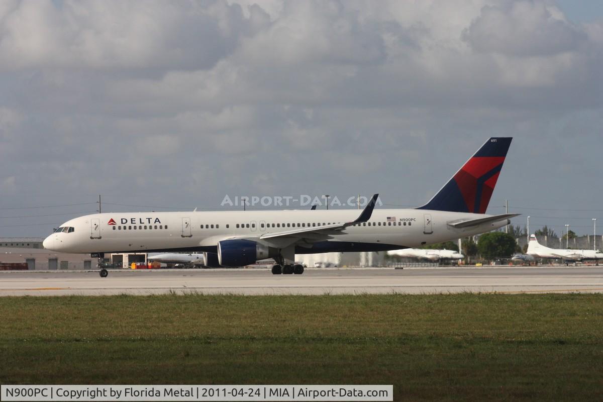 N900PC, 1997 Boeing 757-26D C/N 28446, Delta 757
