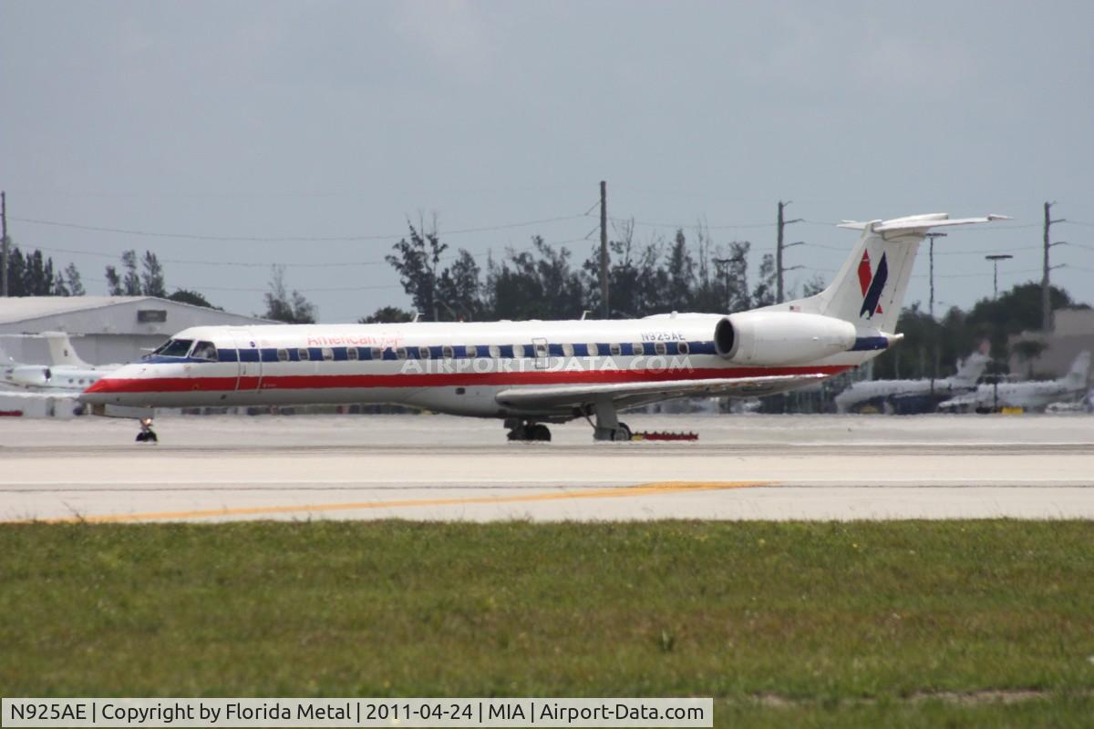 N925AE, 2005 Embraer ERJ-145LR (EMB-145LR) C/N 14500908, Eagle E145LR