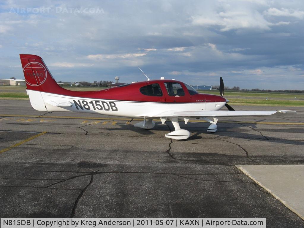 N815DB, Cirrus SR22 C/N 3743, Cirrus SR22 at the fuel pumps.