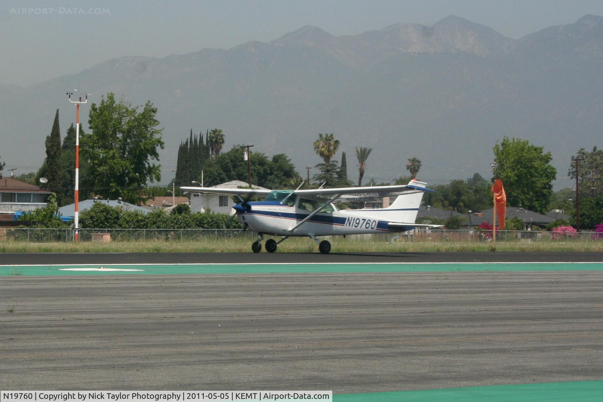 N19760, 1972 Cessna 172L C/N 17260729, Touchdown on Rwy 19