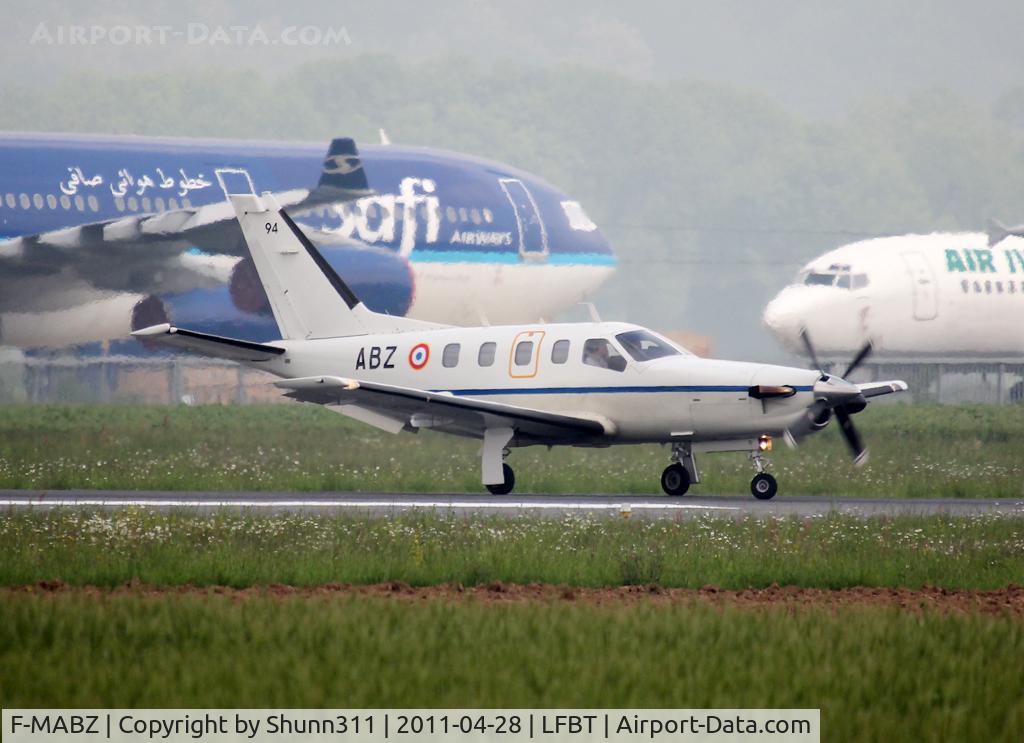 F-MABZ, Socata TBM-700 C/N 94, Back tracking rwy 20 for Daher-Socata factory...