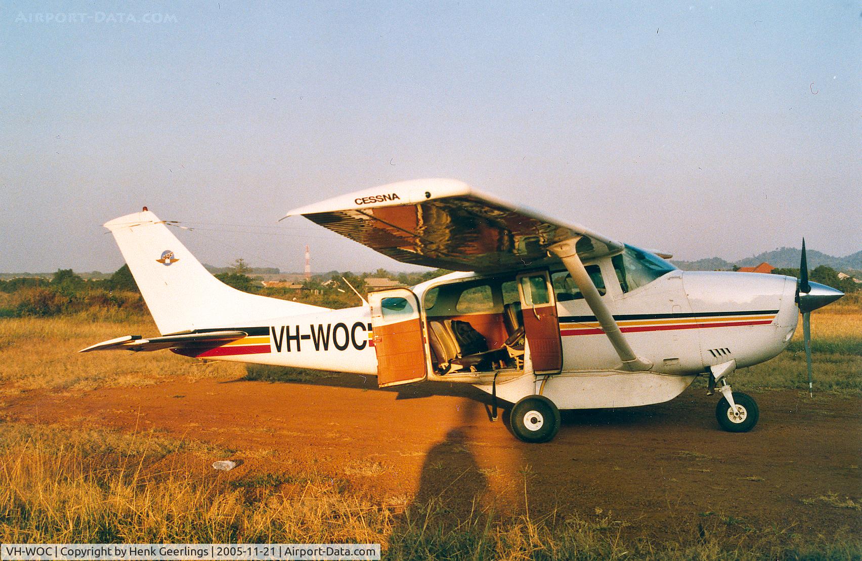 VH-WOC, 1976 Cessna U206F Stationair C/N U20603464, MAP-Mission Aviation Fellowship.

Ratanakkiri - Banlung Aerodrome - Cambodja