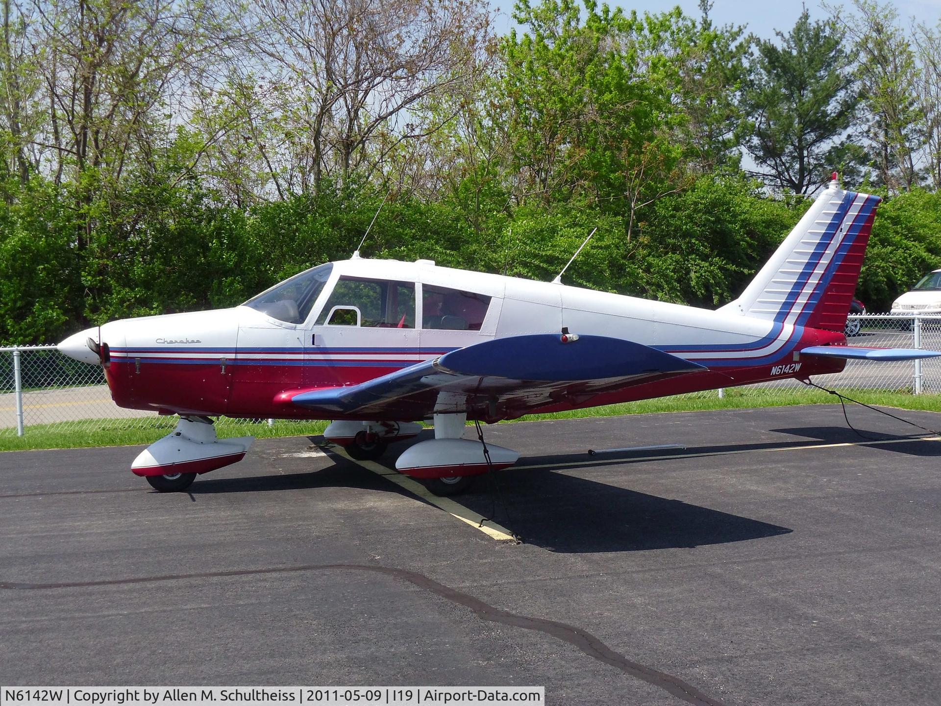 N6142W, 1964 Piper PA-28-140 C/N 28-20160, 1964 Piper PA-28-140