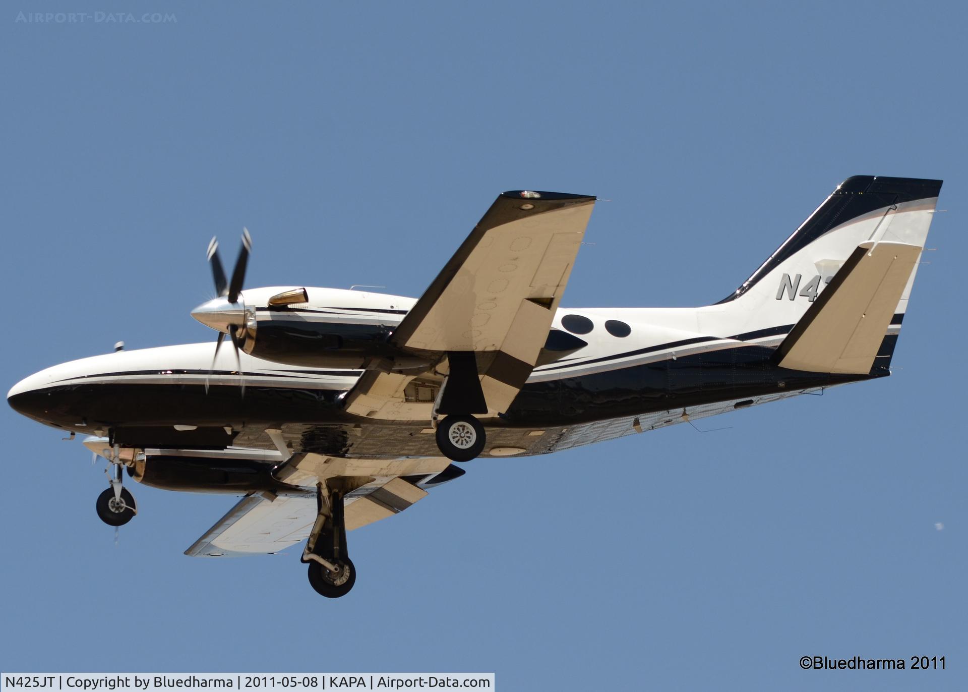 N425JT, 1981 Cessna 425 C/N 425-0129, On final approach to 17L