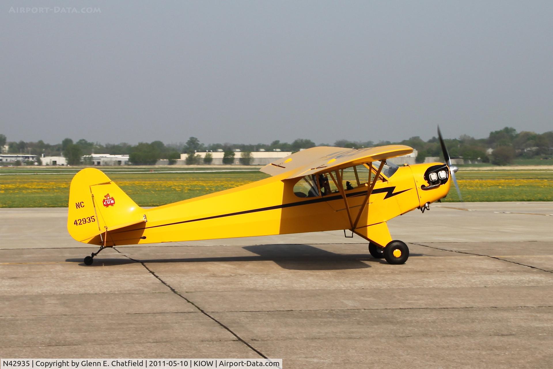 N42935, 1945 Piper J3C-65 Cub C/N 15294, Taxiing out for departure