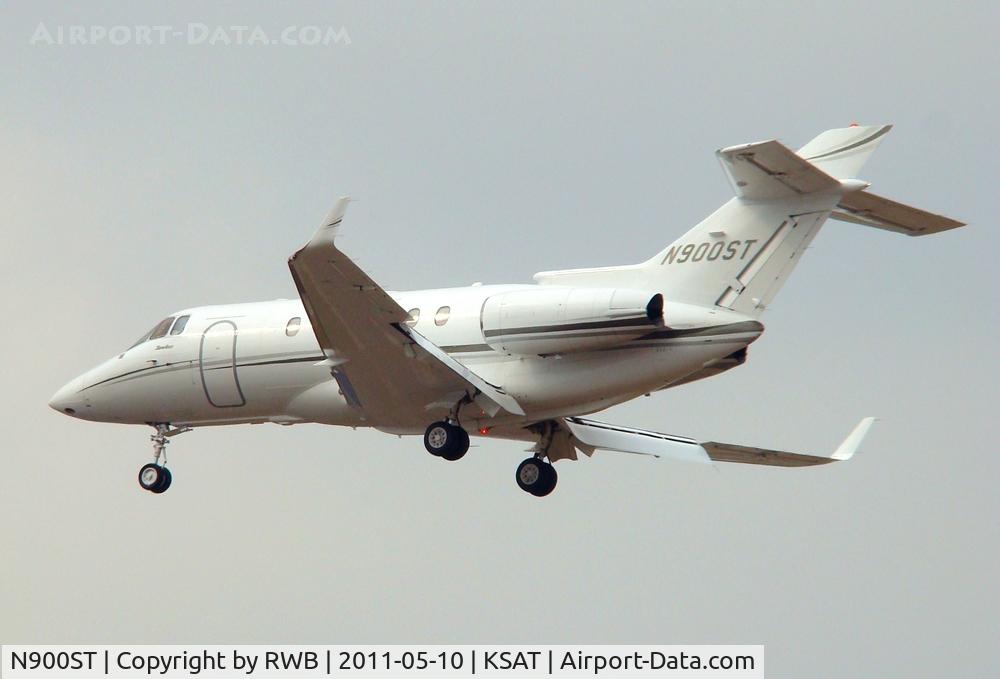 N900ST, 2006 Raytheon Hawker 850XP C/N 258777, Landing 12R