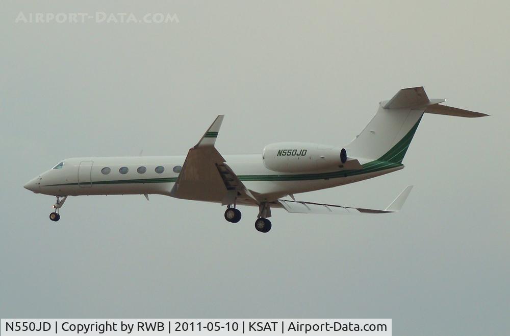 N550JD, 2004 Gulfstream Aerospace GV-SP (G550) C/N 5032, Landing 12R