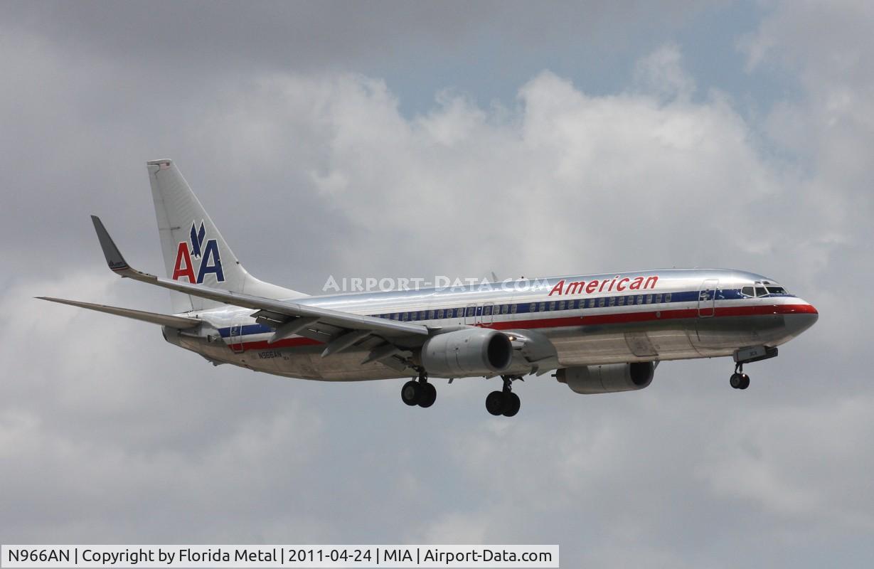 N966AN, 2001 Boeing 737-823 C/N 30094, American 737-800