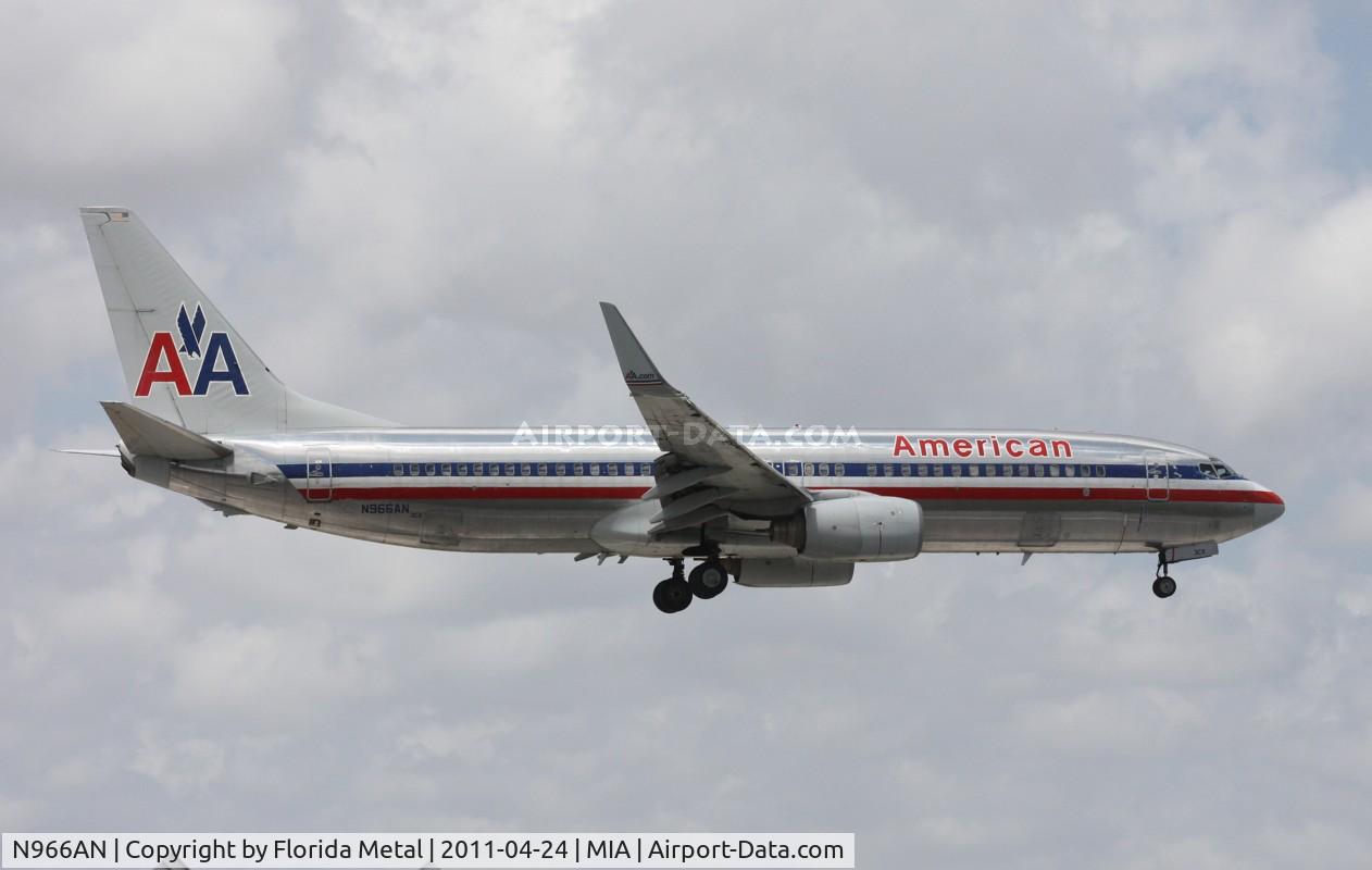 N966AN, 2001 Boeing 737-823 C/N 30094, American 737-800