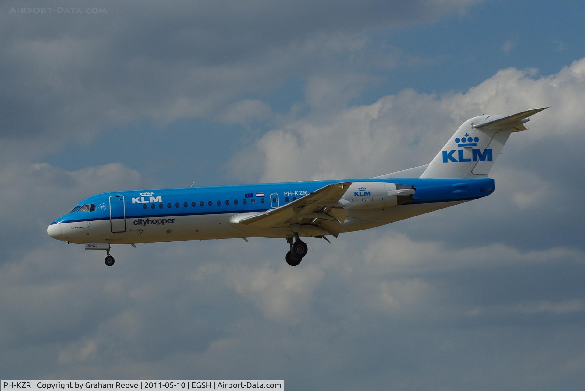 PH-KZR, 1995 Fokker 70 (F-28-0070) C/N 11551, About to touch down.