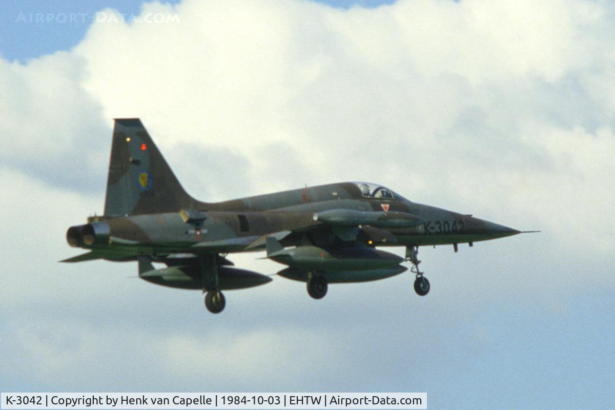 K-3042, 1970 Canadair NF-5A Freedom Fighter C/N 3042, NF-5A fighter of 315 sqn of the Royal Netherlands Air Force landing at Twente air base.