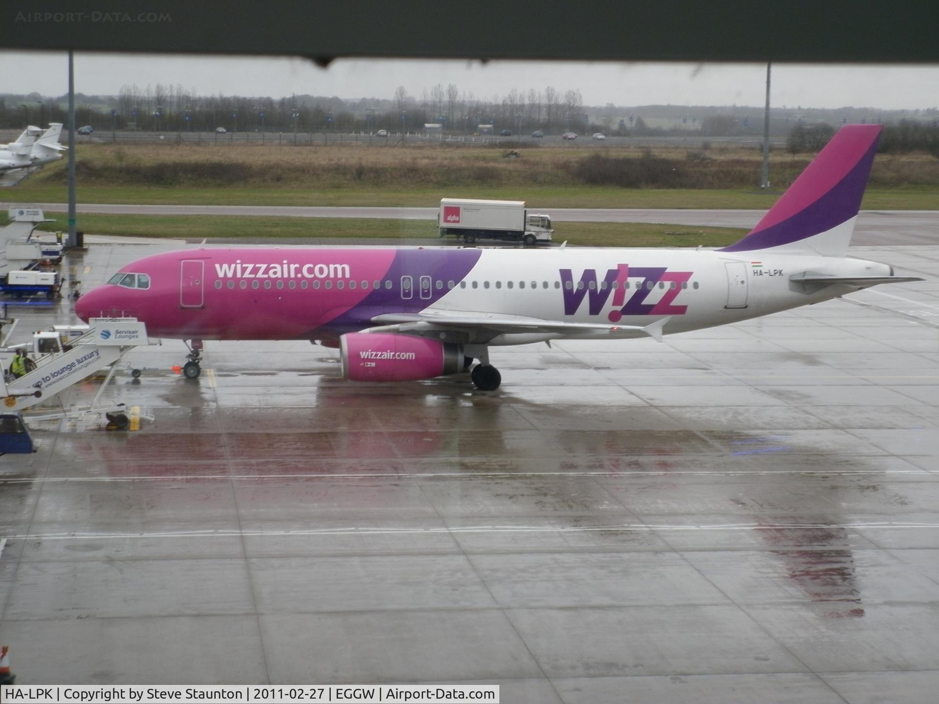 HA-LPK, 2007 Airbus A320-232 C/N 3143, Taken on a wet February morning at Luton whilst waiting to fly to Cyprus