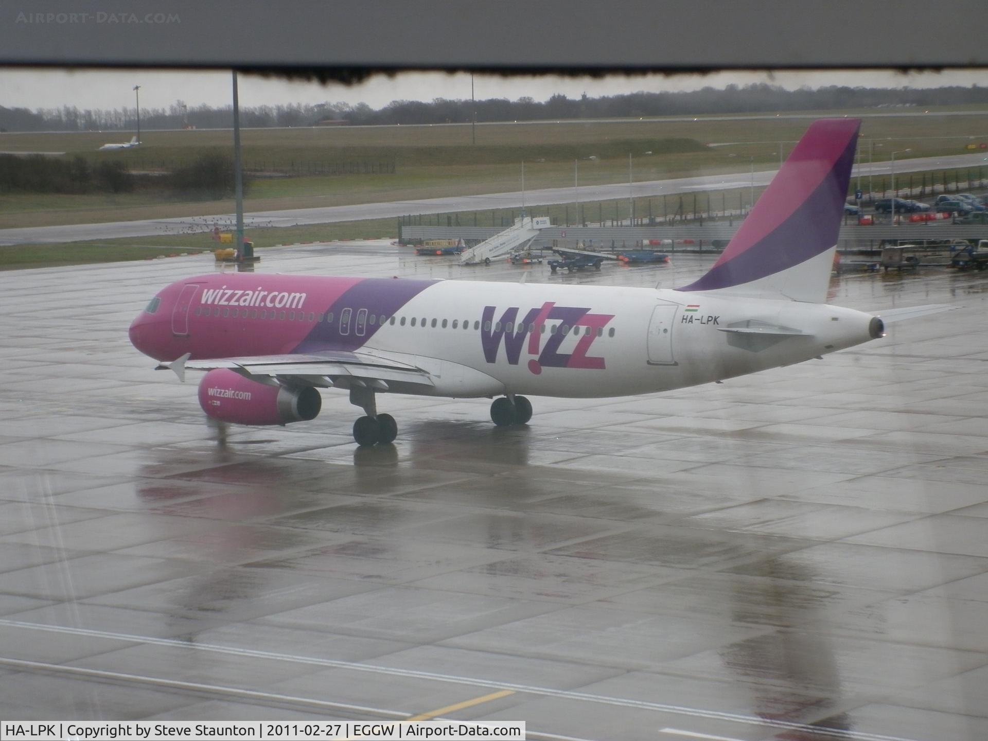 HA-LPK, 2007 Airbus A320-232 C/N 3143, Taken on a wet February morning at Luton whilst waiting to fly to Cyprus