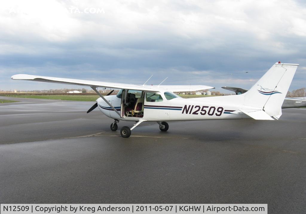 N12509, 1973 Cessna 172M C/N 17262030, Cessna 172M Skyhawk giving Young Eagle rides.