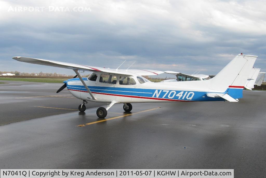 N7041Q, 1971 Cessna 172L C/N 17260341, Cessna 172L Skyhawk giving Young Eagle rides.
