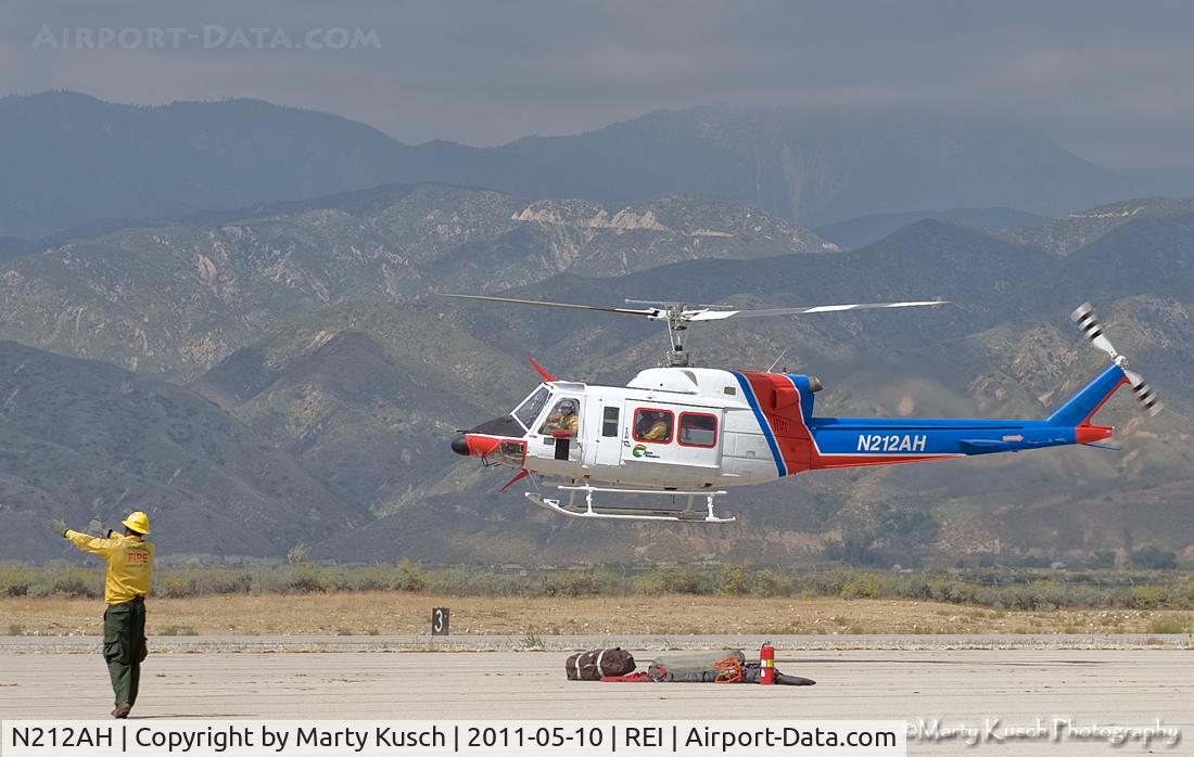 N212AH, 1979 Bell 212 C/N 30959, Departing to drop off firefighters.
