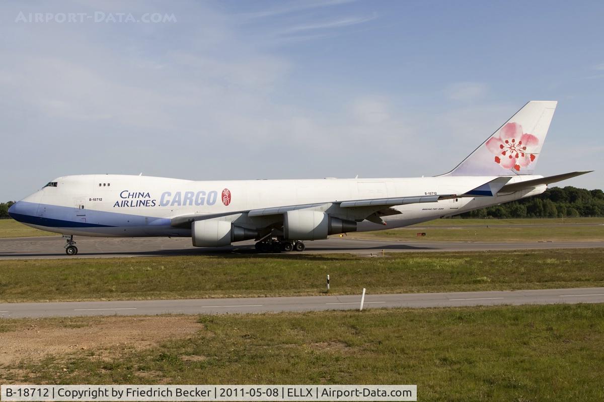 B-18712, 2003 Boeing 747-409F/SCD C/N 33729, taxying to the active