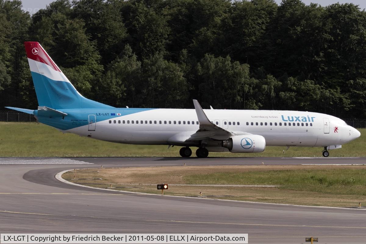 LX-LGT, 2000 Boeing 737-8K5 C/N 28228, line up for departure