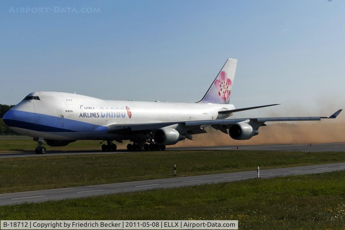 B-18712, 2003 Boeing 747-409F/SCD C/N 33729, taxying to the active