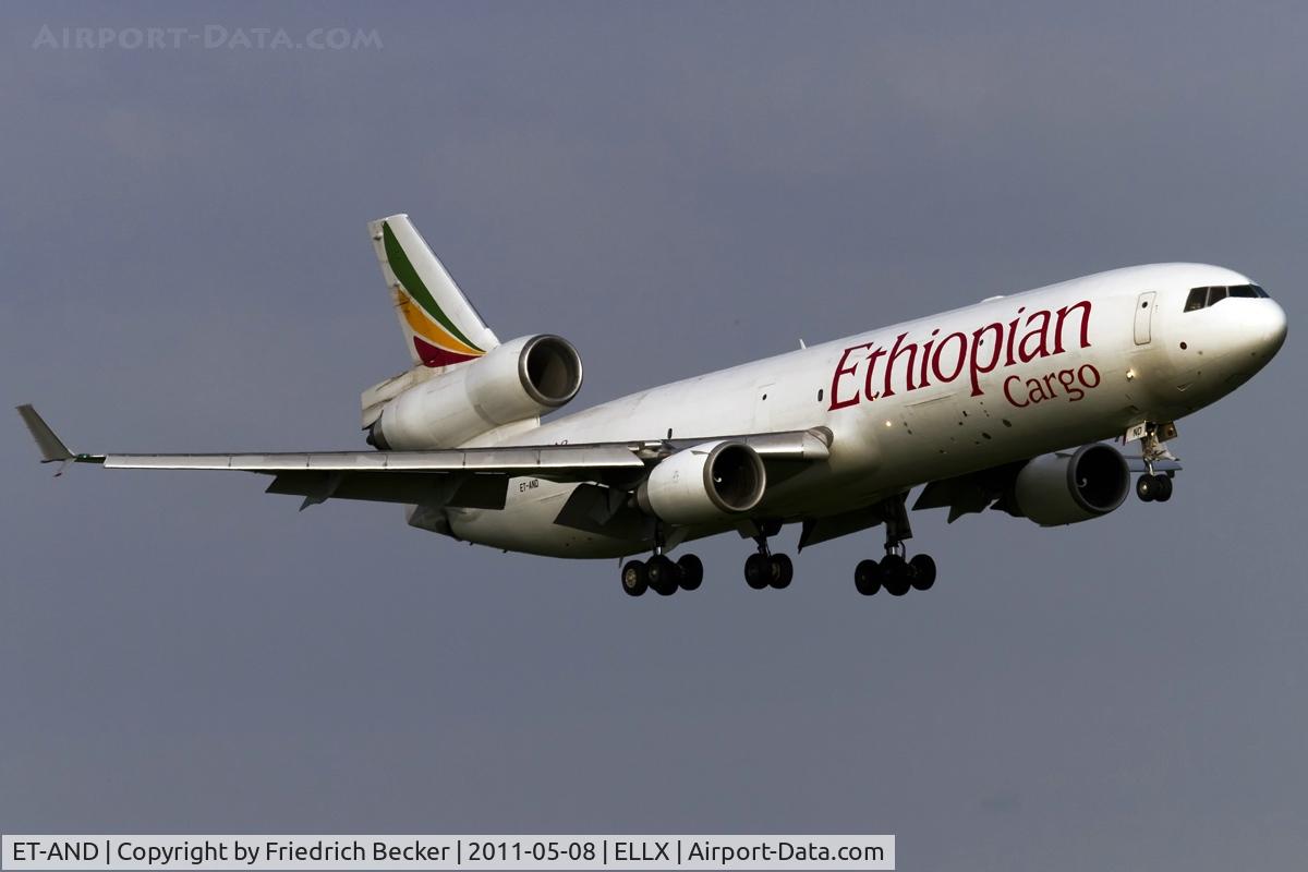 ET-AND, 1998 McDonnell Douglas MD-11F C/N 48780, on final RW24