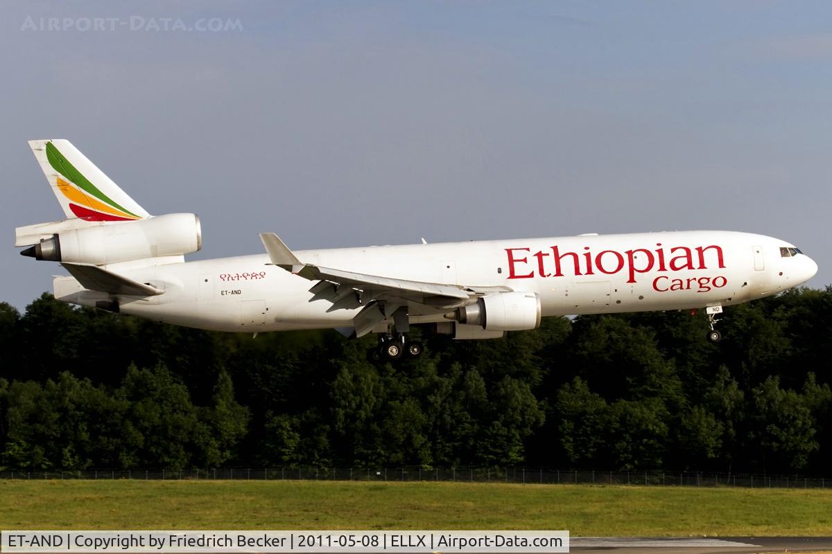 ET-AND, 1998 McDonnell Douglas MD-11F C/N 48780, on final RW24