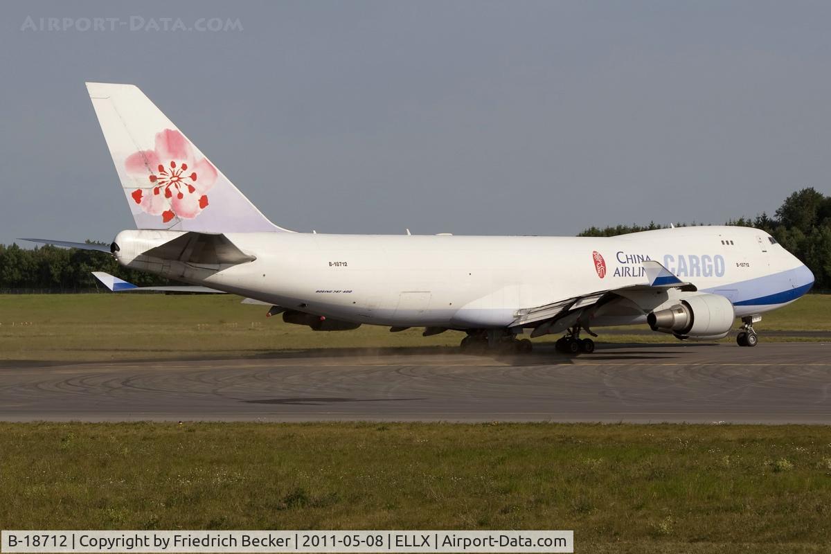 B-18712, 2003 Boeing 747-409F/SCD C/N 33729, holding point RW24