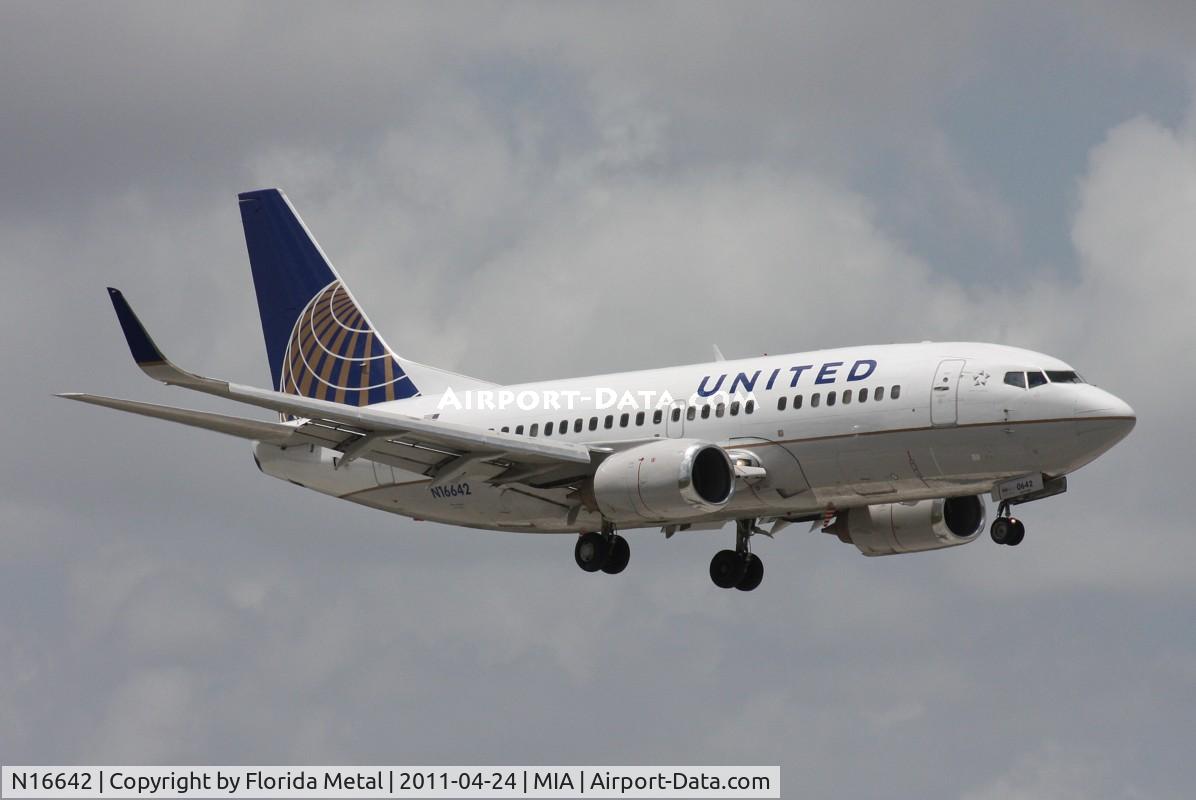N16642, 1997 Boeing 737-524 C/N 28903, UNITED 737-500