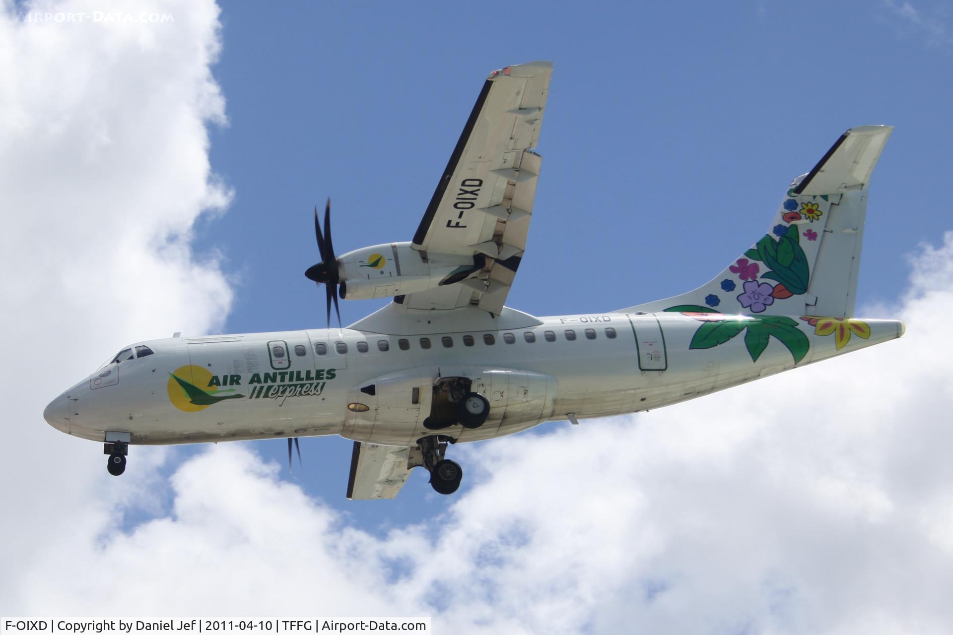 F-OIXD, 2008 ATR 42-500 C/N 695, Air antilles landing