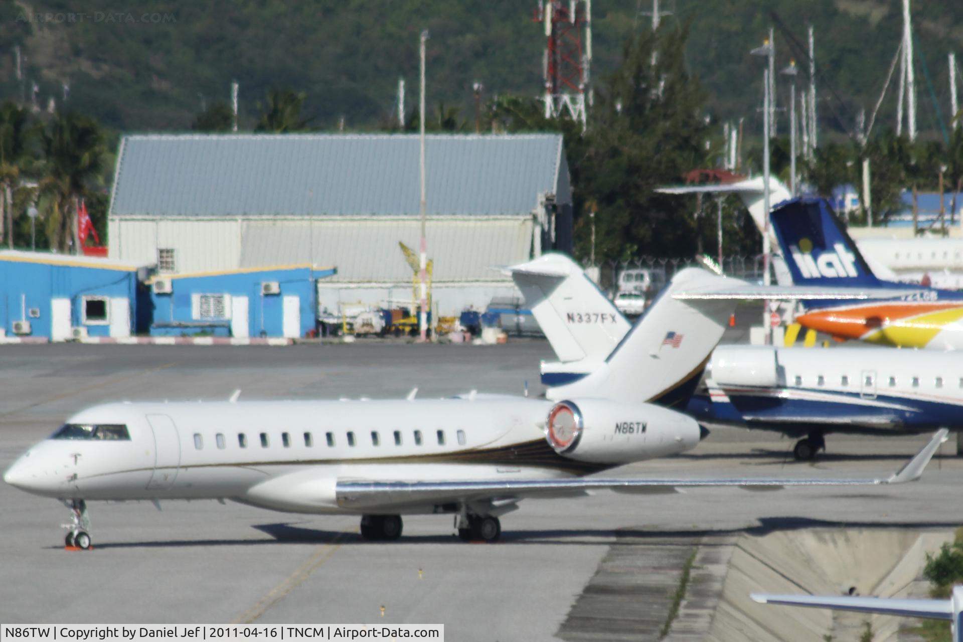 N86TW, 2006 Bombardier BD-700-1A10 Global Express C/N 9218, N86TW park next to the fuel farm at TNCM
